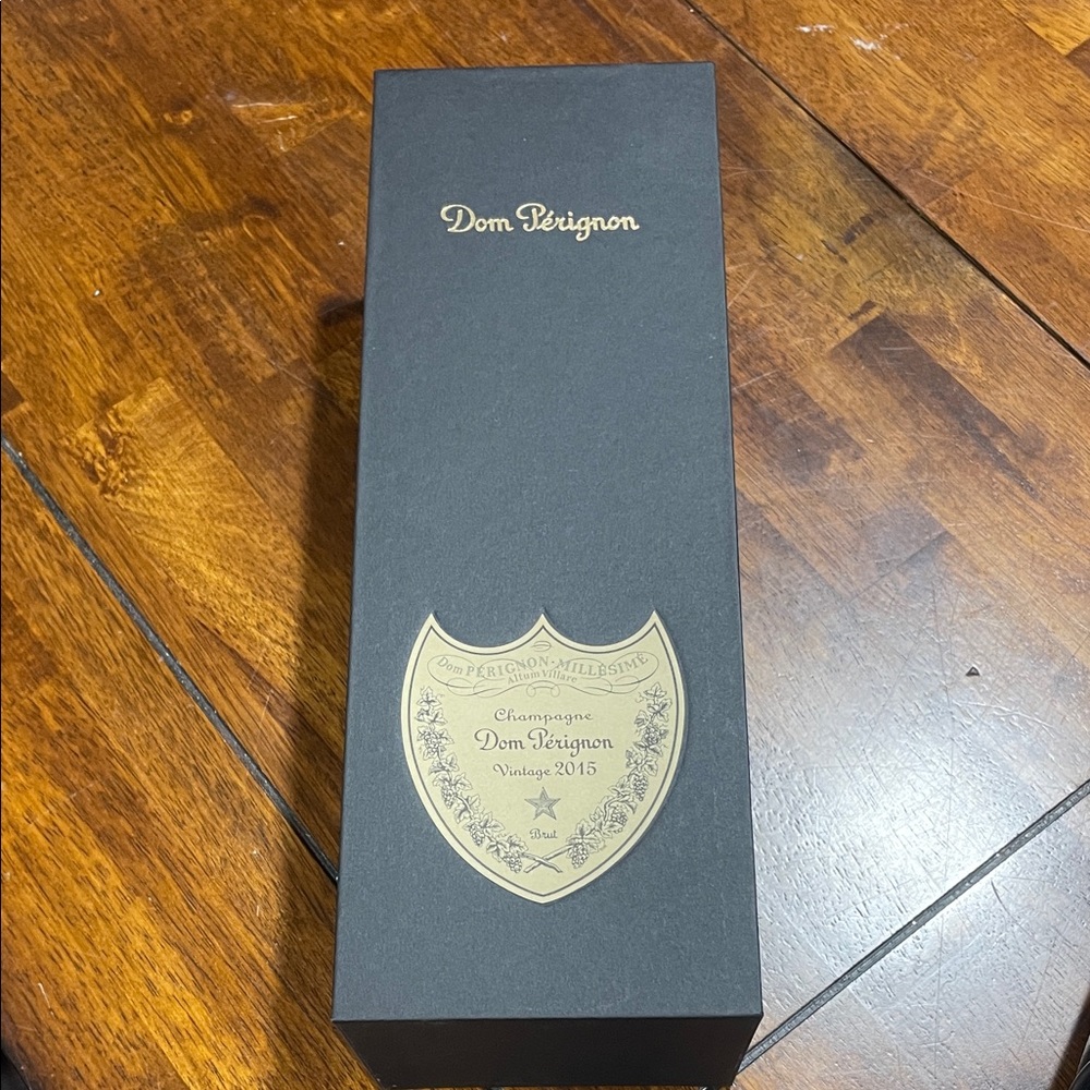 Dom Pérignon Champagne Presentation Box - Black & Gold